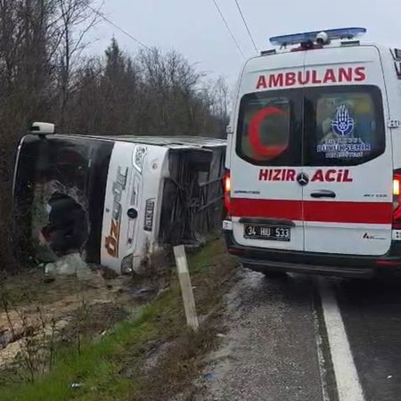 Otobüs devrildi yaralılar var