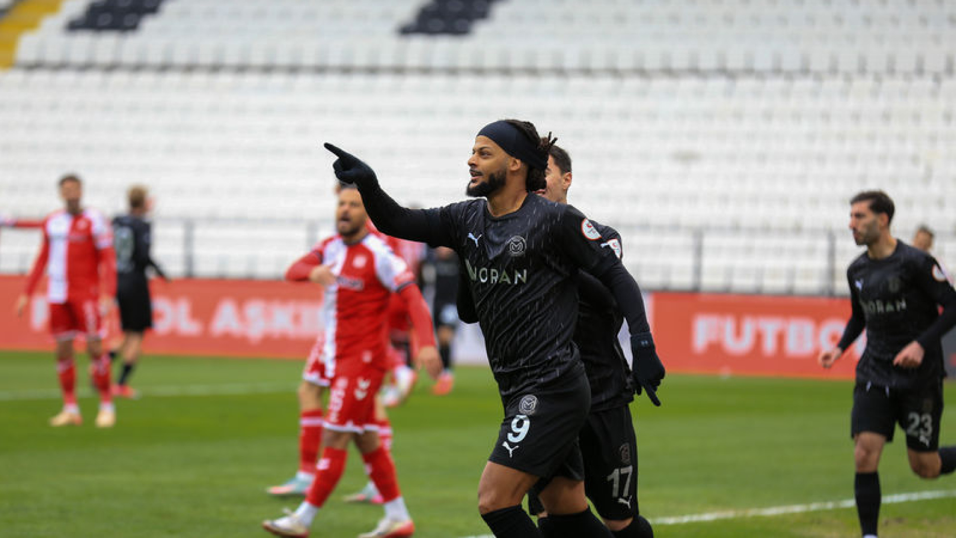 Sivasspor Manisa FK'yı 1-0 Mağlup Etti, Üst Üste Üçüncü Galibiyetini Aldı