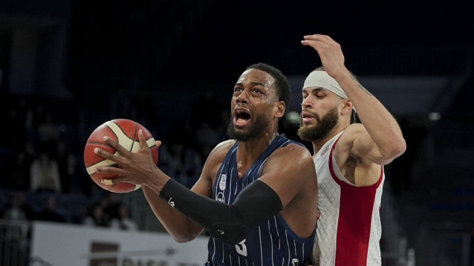 Anadolu Efes, Bahçeşehir Koleji'ne kaybetti!