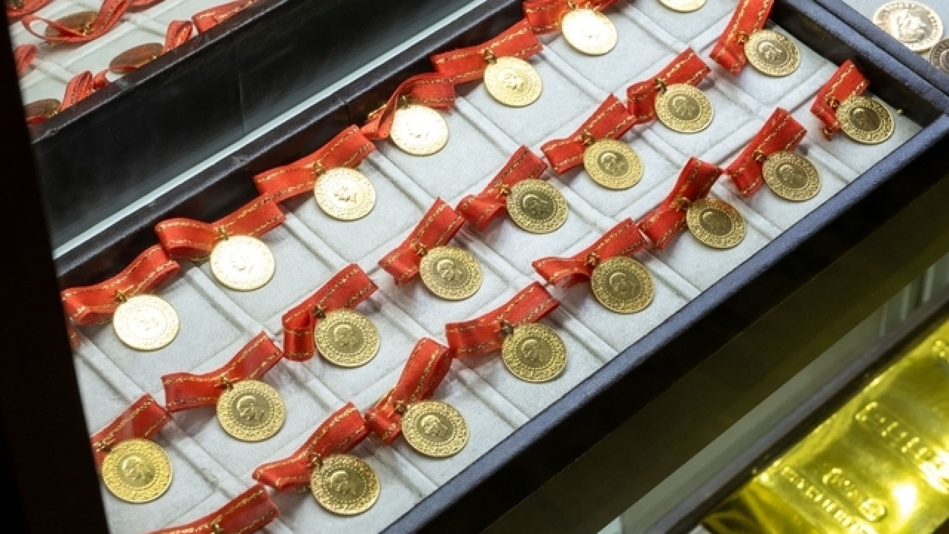 BAYRAMIN 2. GÜNÜ ALTIN FİYATLARI 21 MART 2026: Bugün Cumhuriyet altını, 22 ayar bilezik, tam, yarım, çeyrek ve gram altın ne kadar? İşte alış-satış tablosu