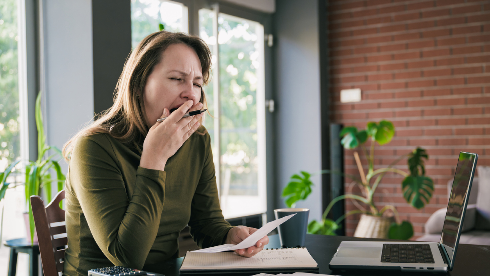 Gün içinde ne kadar esniyorsunuz? Ne kadar esnediğiniz sağlığınızla ilgili çok şey anlatabilir! Bakın uzmanlar ne diyor...