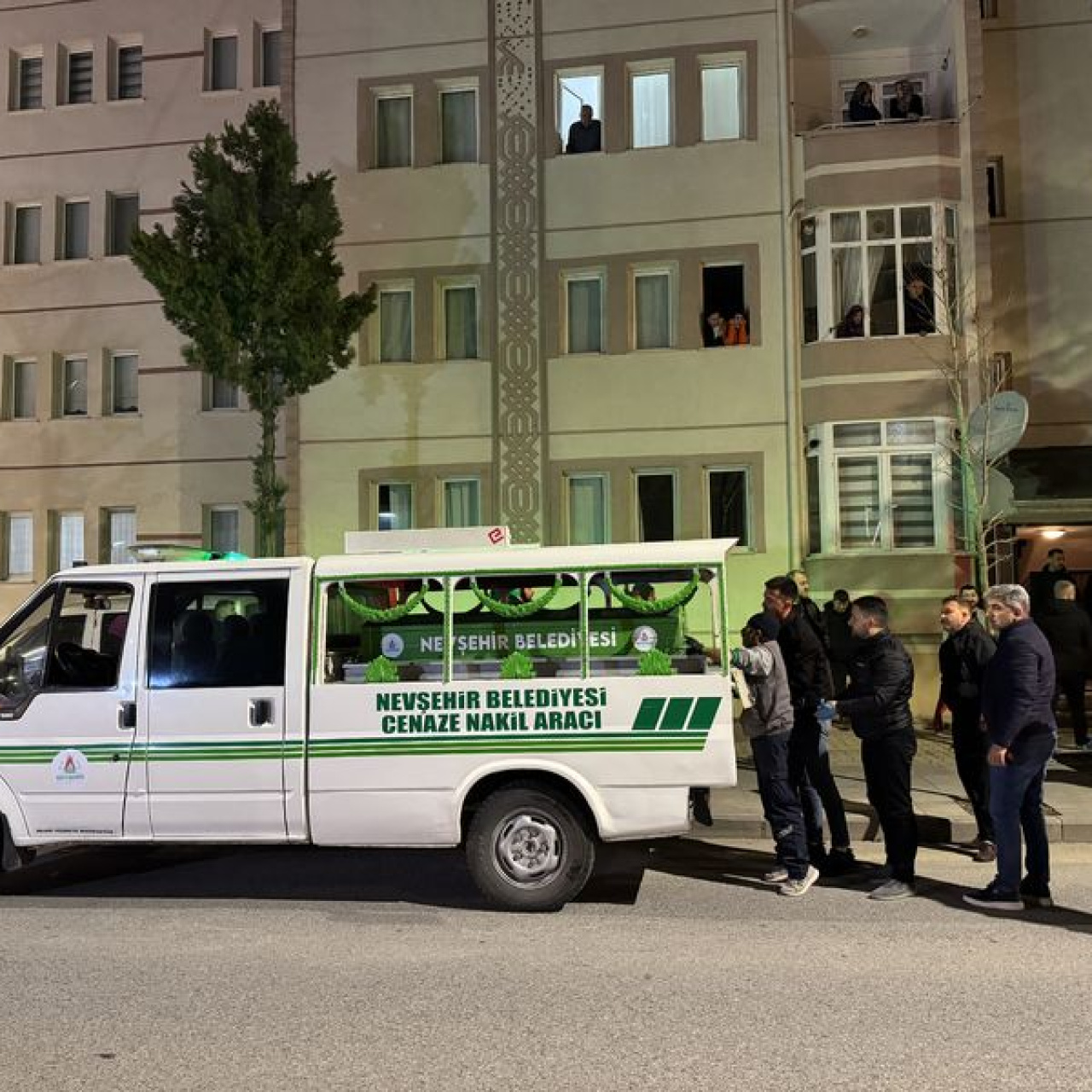 Karısını öldürüp intihar girişiminde bulundu