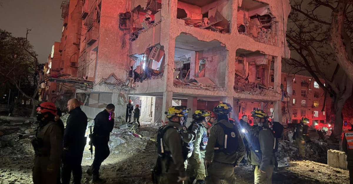 İran, İsrail'in Dimona ve Arad'afüze saldırısı! 31 kişi yaralandı