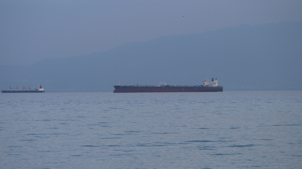 İran: Düşman olmayan tüm gemilere Hürmüz açık