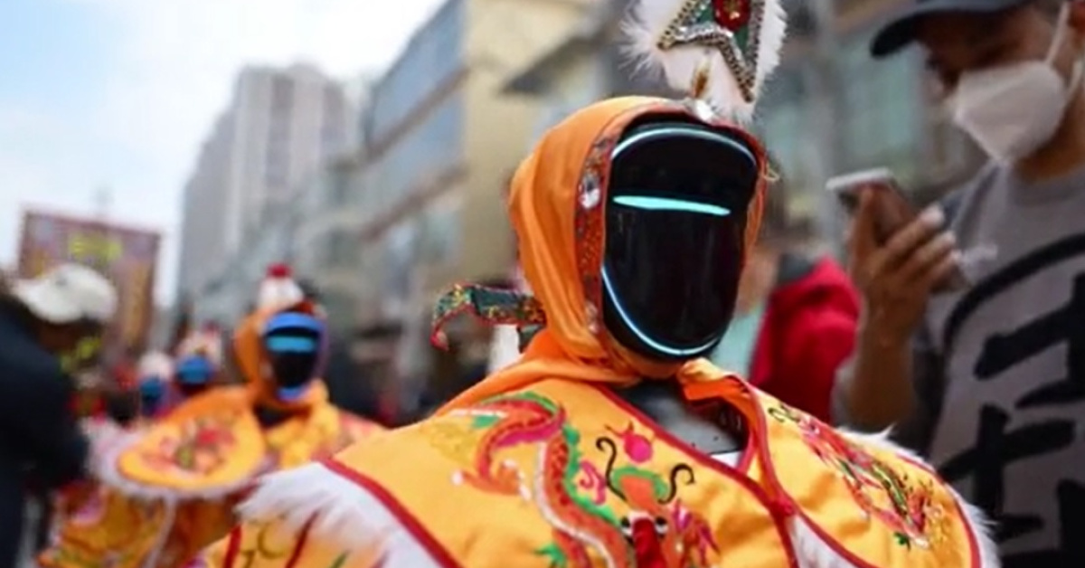 Çin'de Geleneksel Etkinlikte Robotlar Sokağa Çıktı