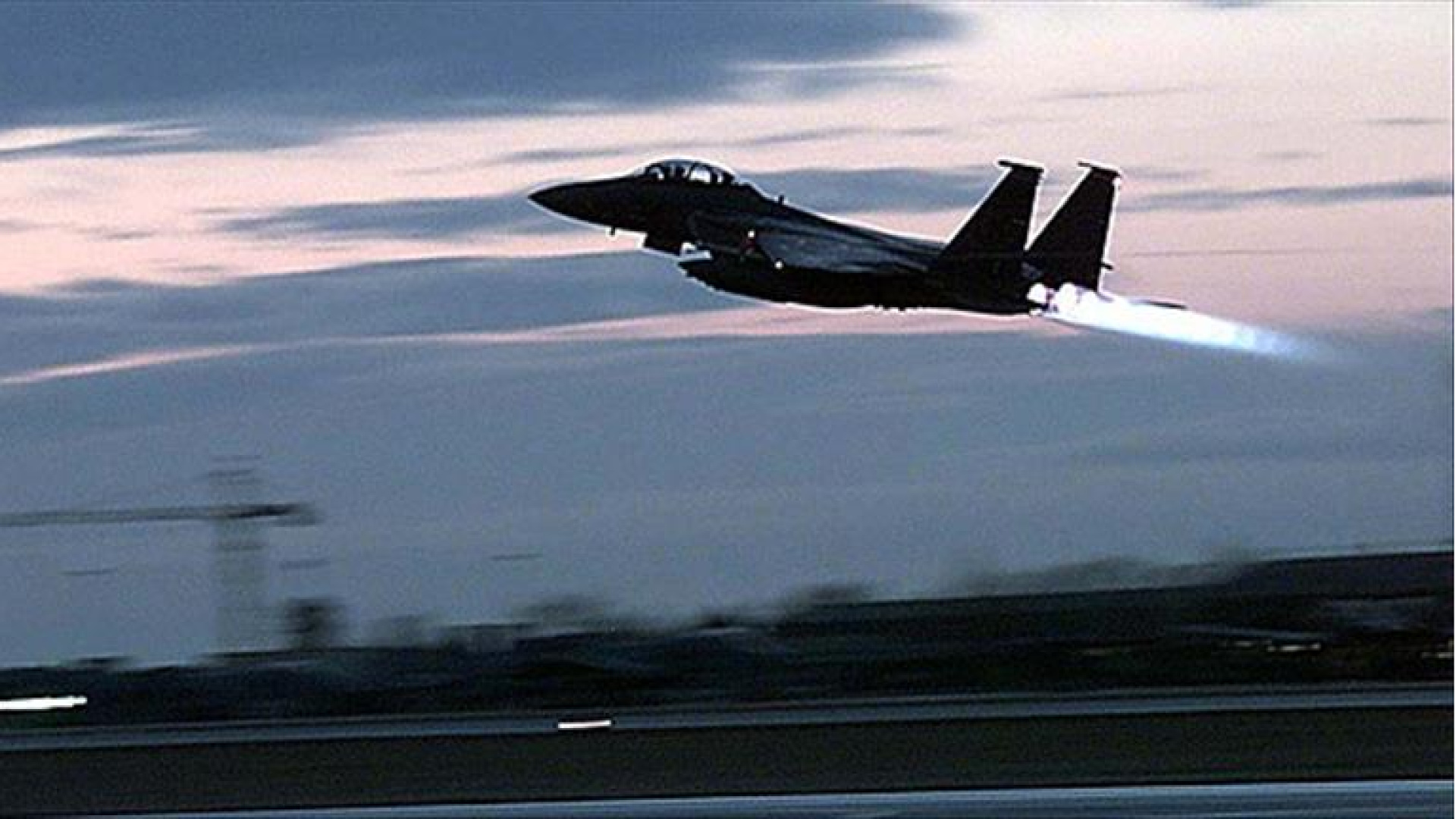 İran Ordusu: Ülkenin Güneyinde Bir F-15 Savaş Uçağı Düşürüldü