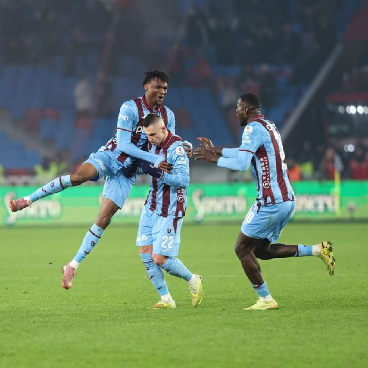 Trabzonspor tek farklı galibiyetlerle zirveye tutundu!