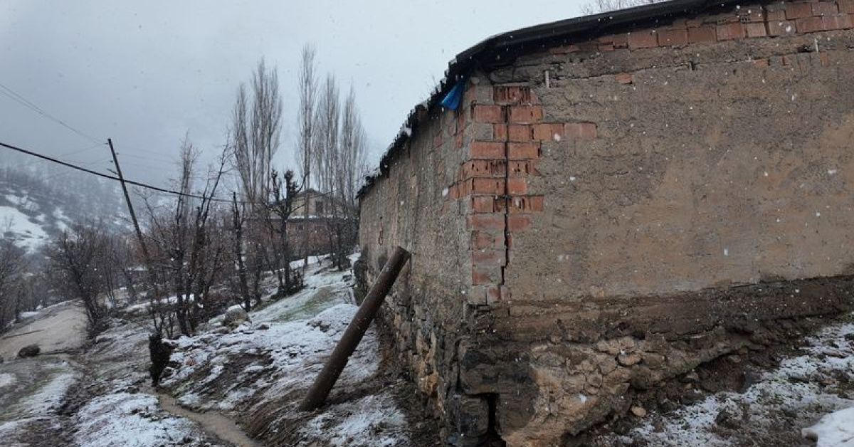 Şırnak'ta Bolağaç Köyü Çöktü, Evler Boşaltıldı