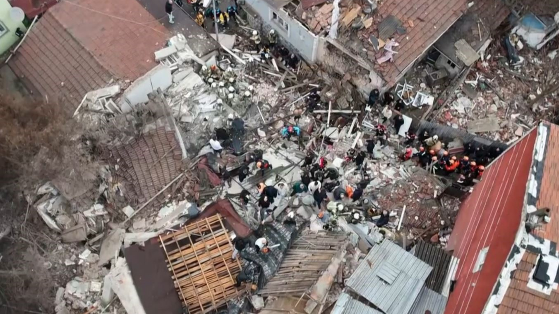 Son dakika haberi: İstanbul Fatih'te bitişik iki bina çöktü! | Son dakika haberleri