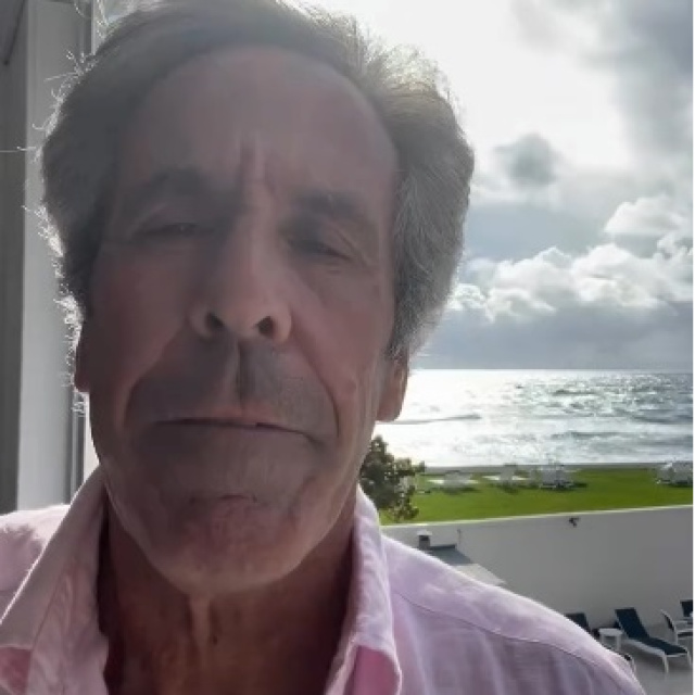 "Ben Jeffrey Epstein değilim"