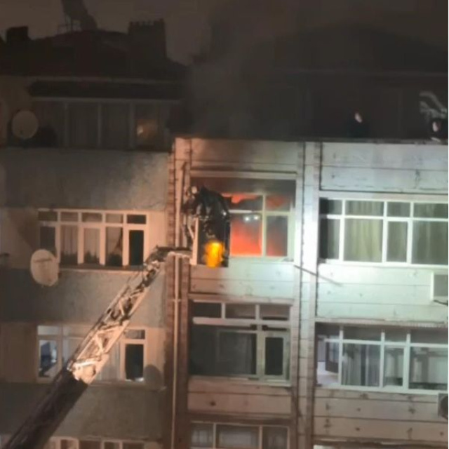 Fatih'te koca dehşeti! Eşini öldürüp evi ateşe verdi