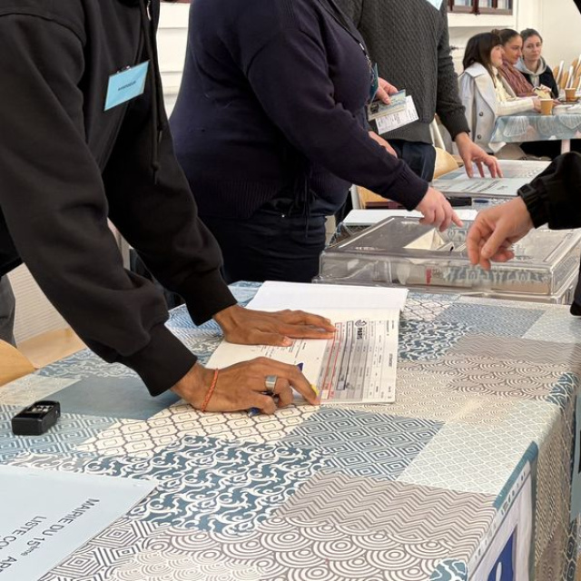 Fransa’da seçimlerde büyük kentlerde sol kazandı