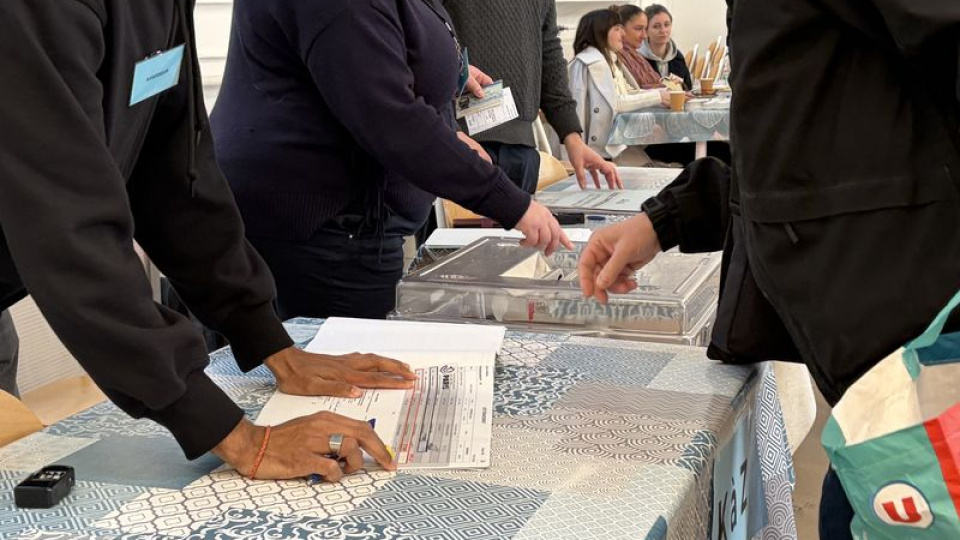 Fransa'da seçimlerde büyük kentlerde sol kazandı