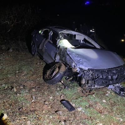 Kahta'da otomobil şarampole devrildi: 1 ölü, 4 yaralı