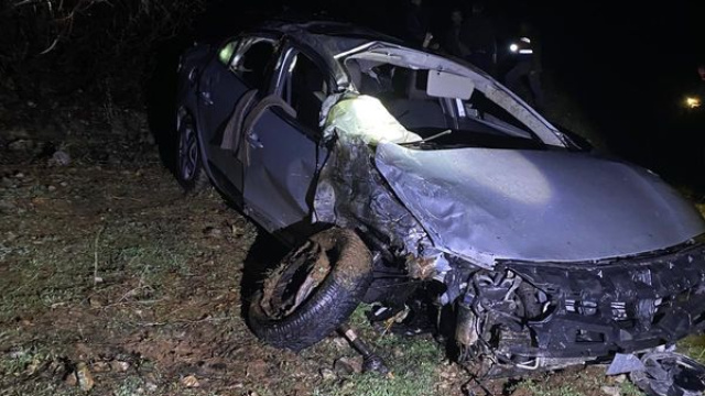 Kahta'da otomobil şarampole devrildi: 1 ölü, 4 yaralı