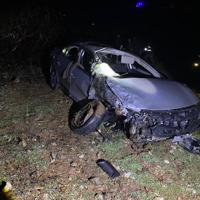 Kahta'da otomobil şarampole devrildi: 1 ölü, 4 yaralı