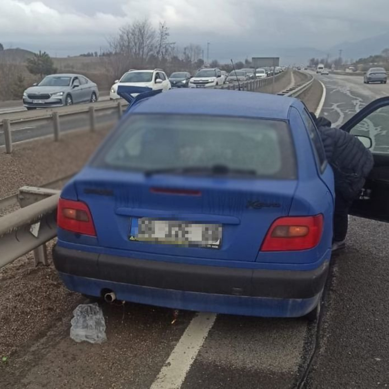 El freni çekilmeyen araç kaza yaptı! 1 ölü, 3 yaralı