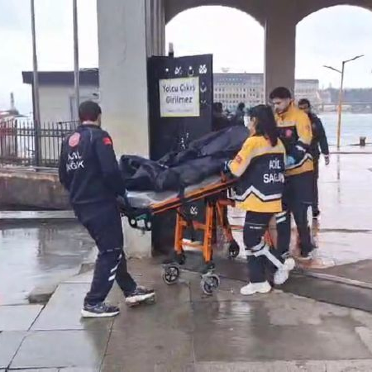 Kadıköy sahilde cansız beden bulundu