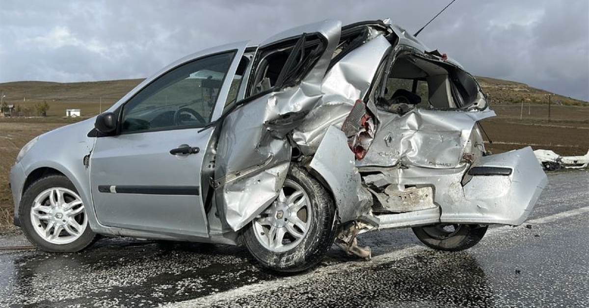 Sivas'da Zincirleme Kazası - 1 Ölü, 5 Yaralı