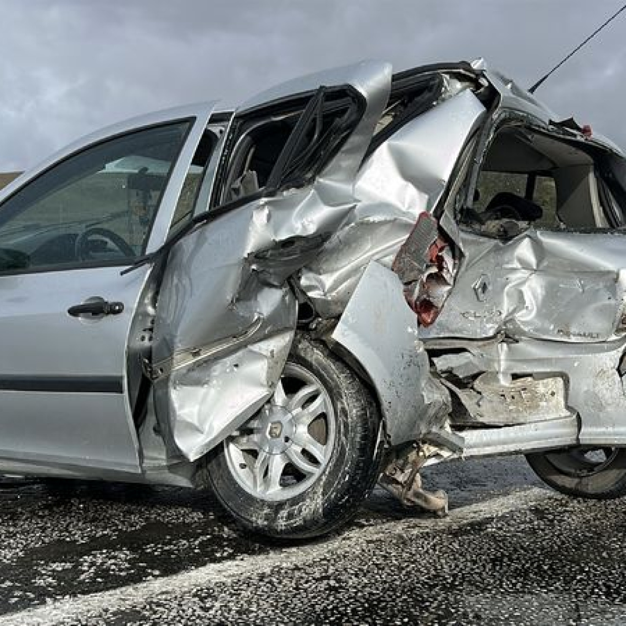3 araçlı zincirleme kaza: 1 ölü, 5 yaralı