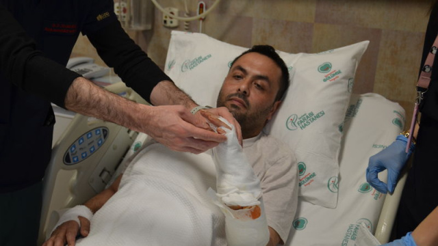 Elektrik akımına kapıldı! Bacağından alınan deri eline nakledildi