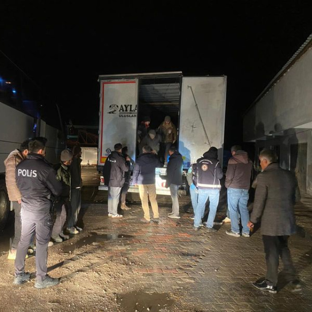 75 düzensiz göçmen yakalandı