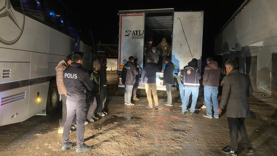 75 düzensiz göçmen yakalandı