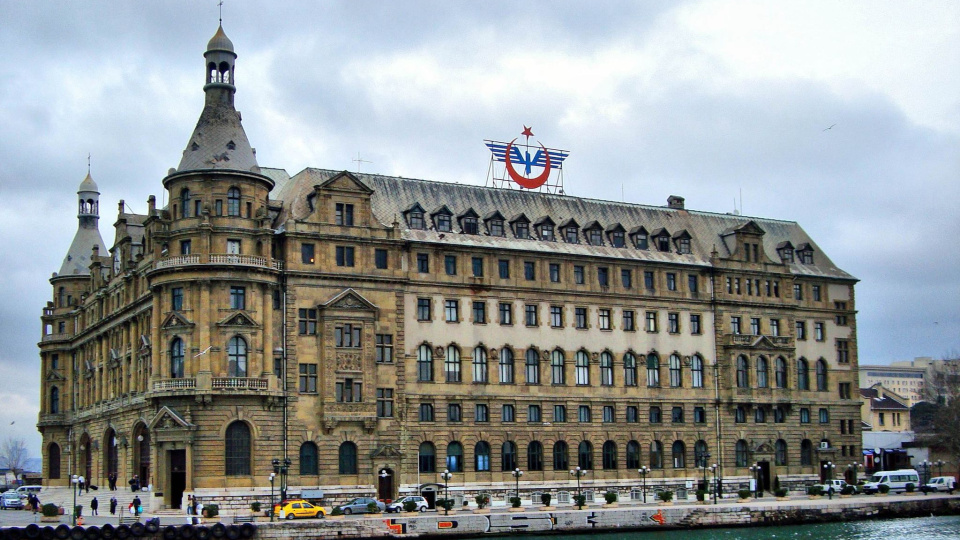 Haydarpaşa ve Sirkeci'de dünyaca ünlü küratör devrede