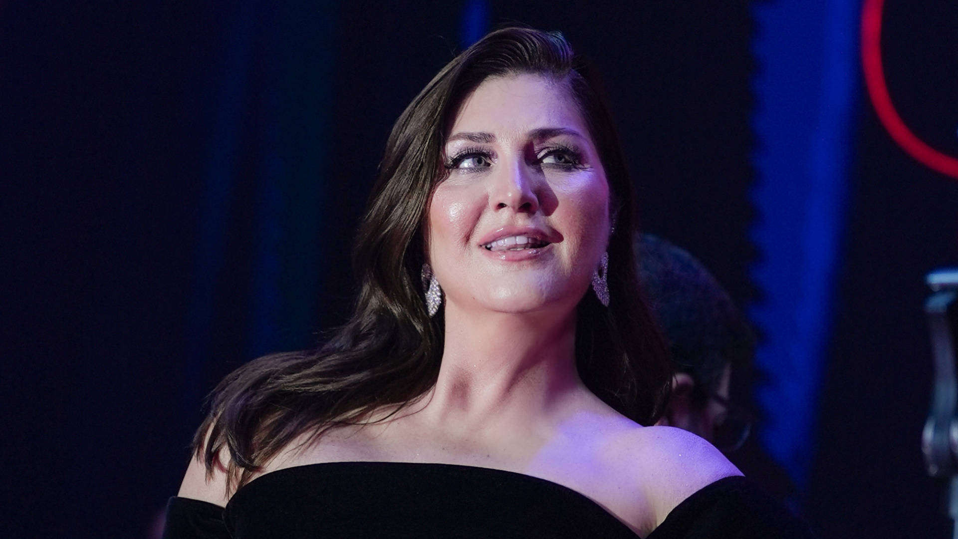 Sibel Can Kıbrıs'ta Sahne Aldı: 'Her Günümüz Bayram Neşesiyle Dolsun'