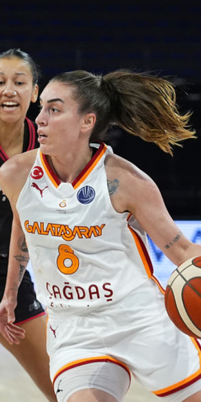 Ayşe Cora'nın kaburgası kırıldı!