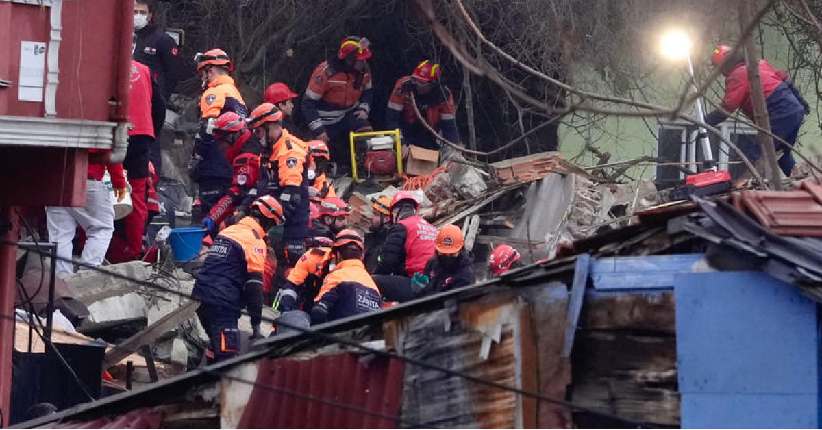 Fatih'te Patlama Sonucunda Yaralı Entübe Edildi