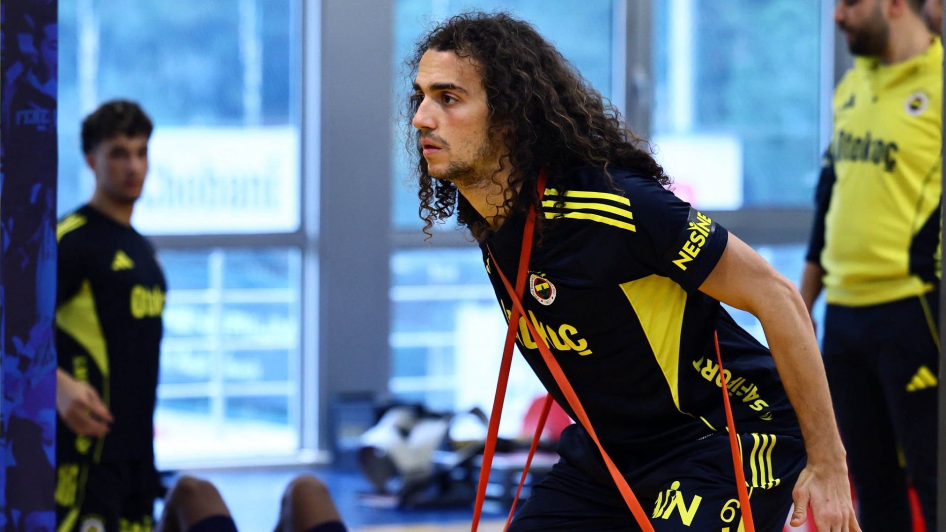 Fenerbahçe, Beşiktaş Derbisi İçin Çift Antrenmanla Hazırlanıyor