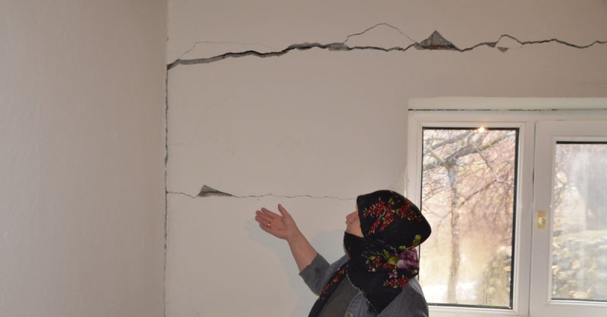 Muş'ta Dumlusu Köyünde Evde Çatlaklar