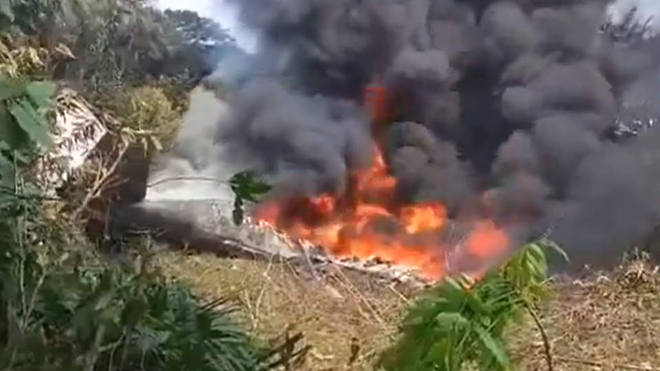 Kolombiya'da askeri nakliye uçağı düştü
