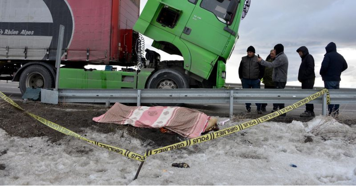 TIR tamiri sırasında bozulan şoförün ölümü