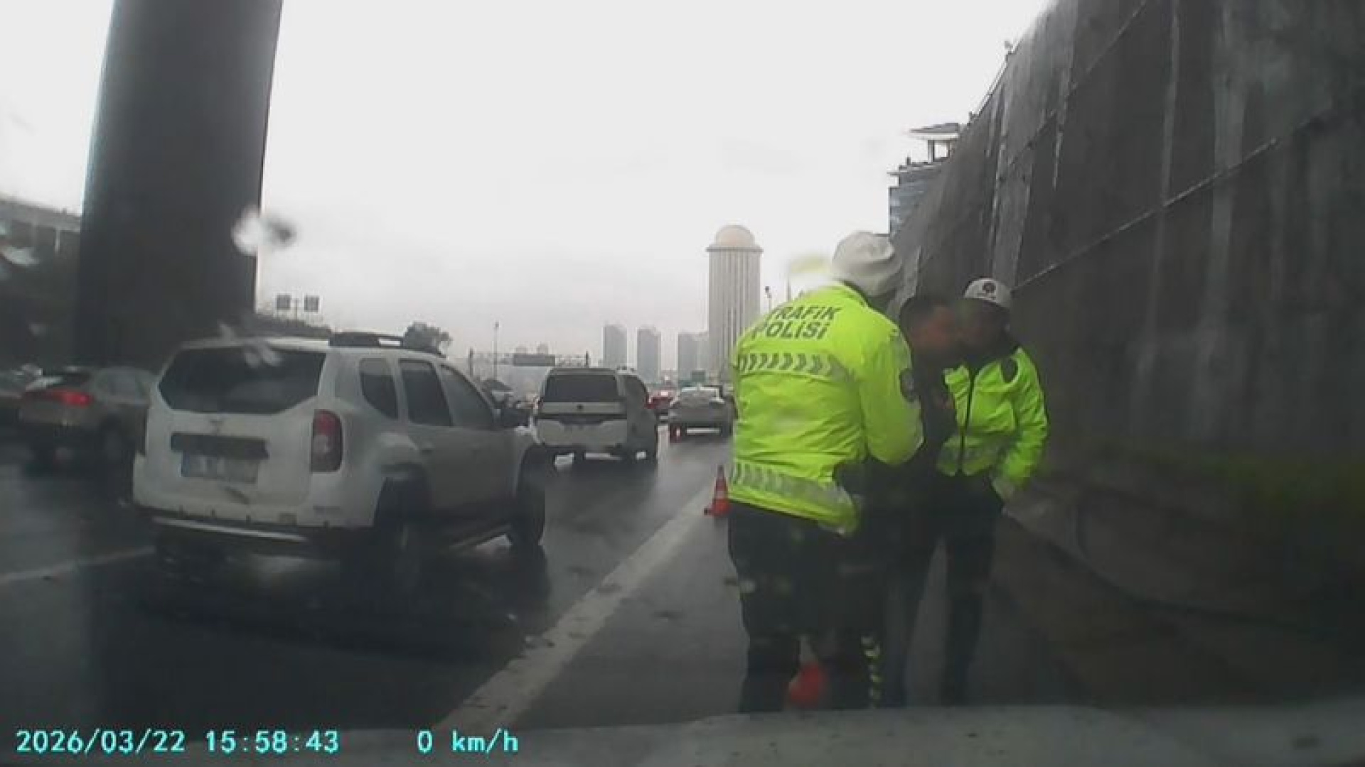 Bağcılar'da boğazına şeker kaçan sürücüyü polis yaşama döndürdü