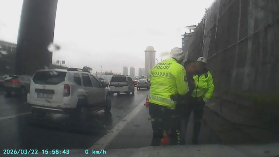 Boğazına şeker kaçan sürücüyü polis kurtardı