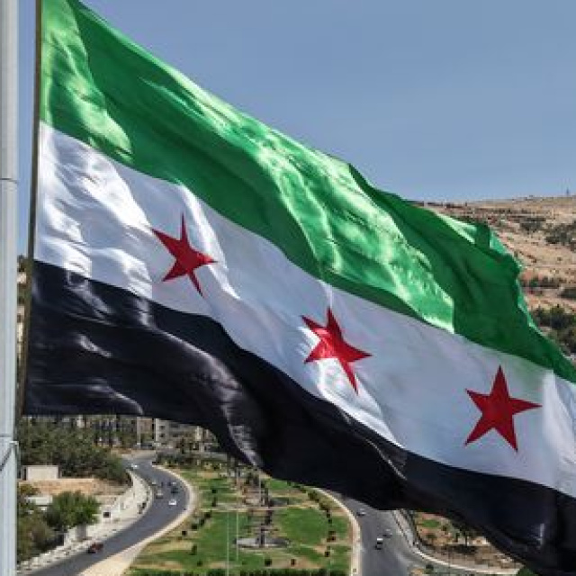 Suriye'de askeri üsse füze saldırısı