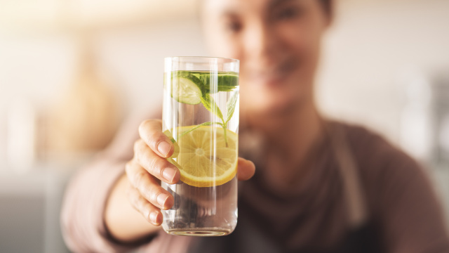 Şimdi tam zamanı: Pratik detoks suyu tarifleri