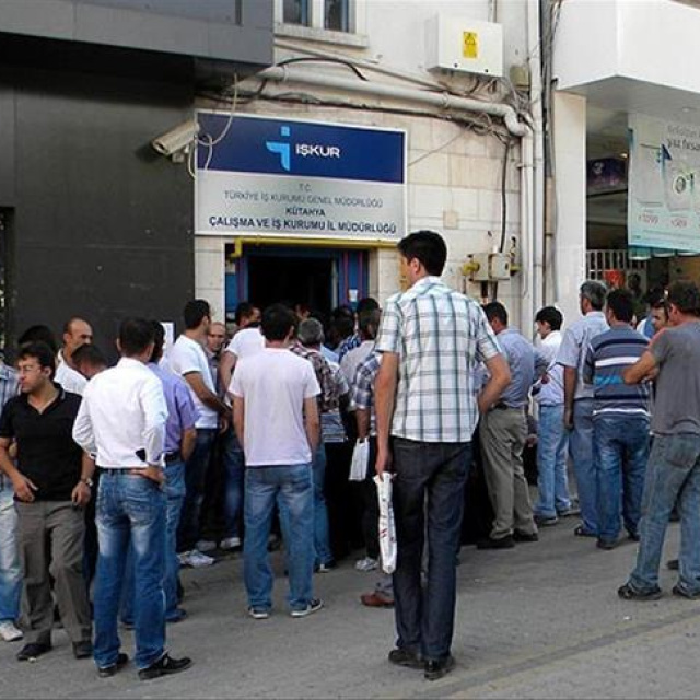 2,3 milyon kişi iş arıyor