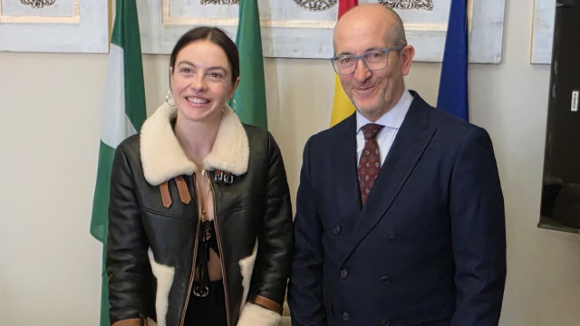 Torvizcón'un Şeref Defteri'ni imzaladı