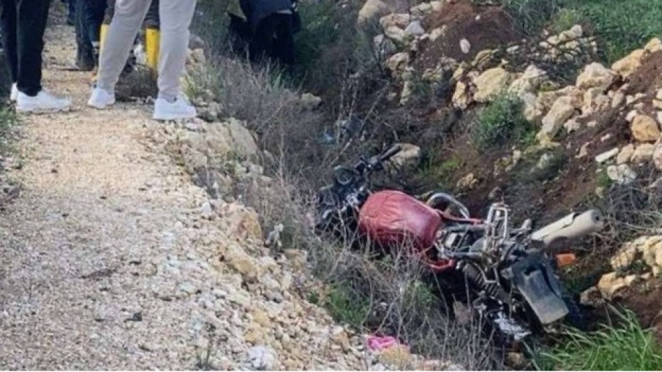 Motosiklet şarampole devrildi