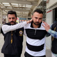 Evlat vahşeti! Babasını boğdu, cesediyle aynı evde kaldı!