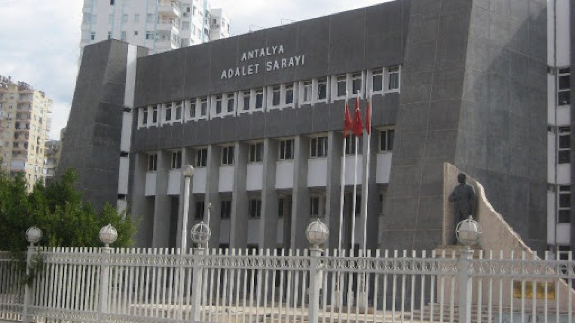 Bakan Gürlek'in Tapu Kayıtlarını Sorgulayan Tekniker Gözaltına Alındı