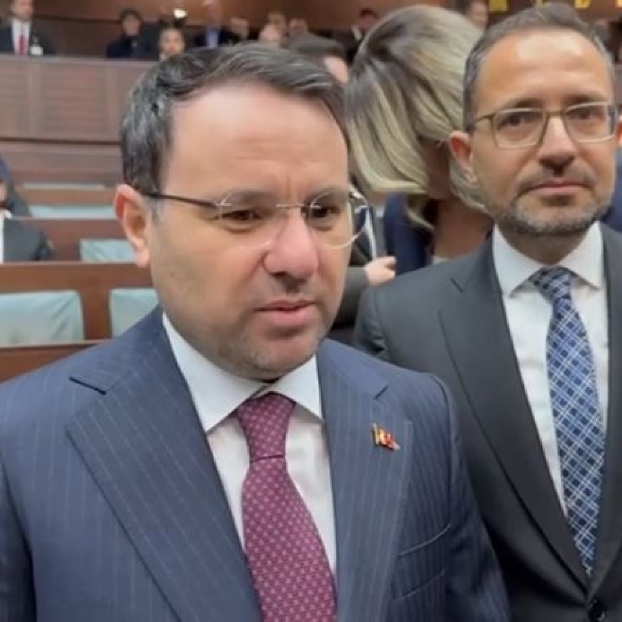 Özel ve Emir'e açtığı davayı kazandı