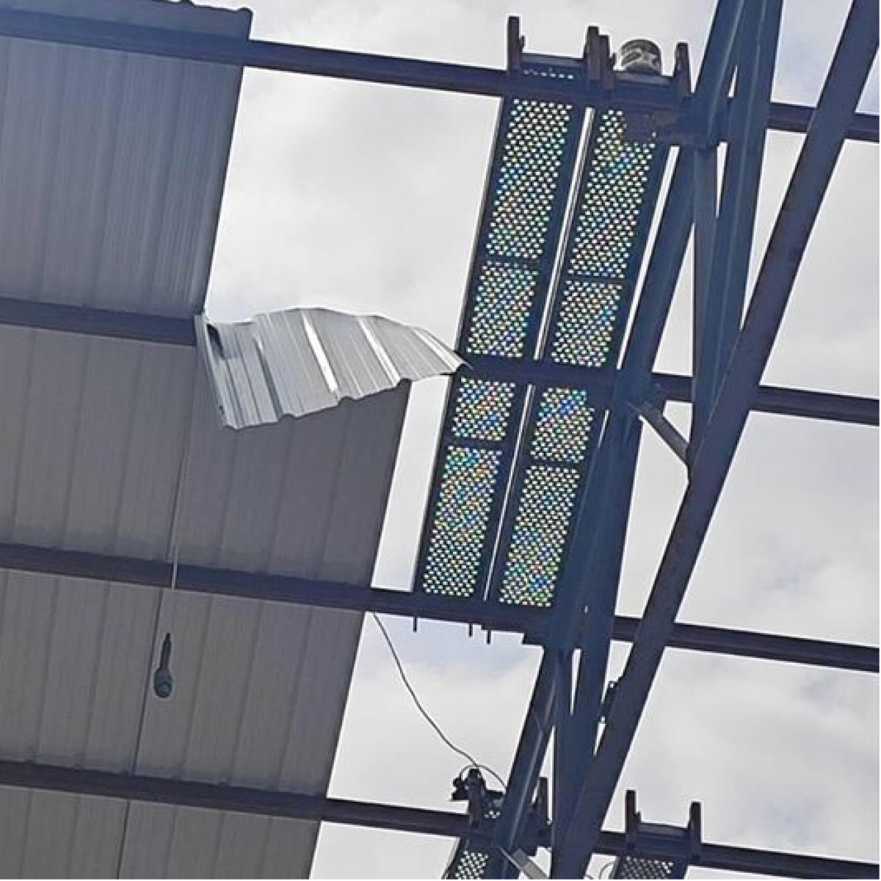 10 metreden düşen işçi can verdi