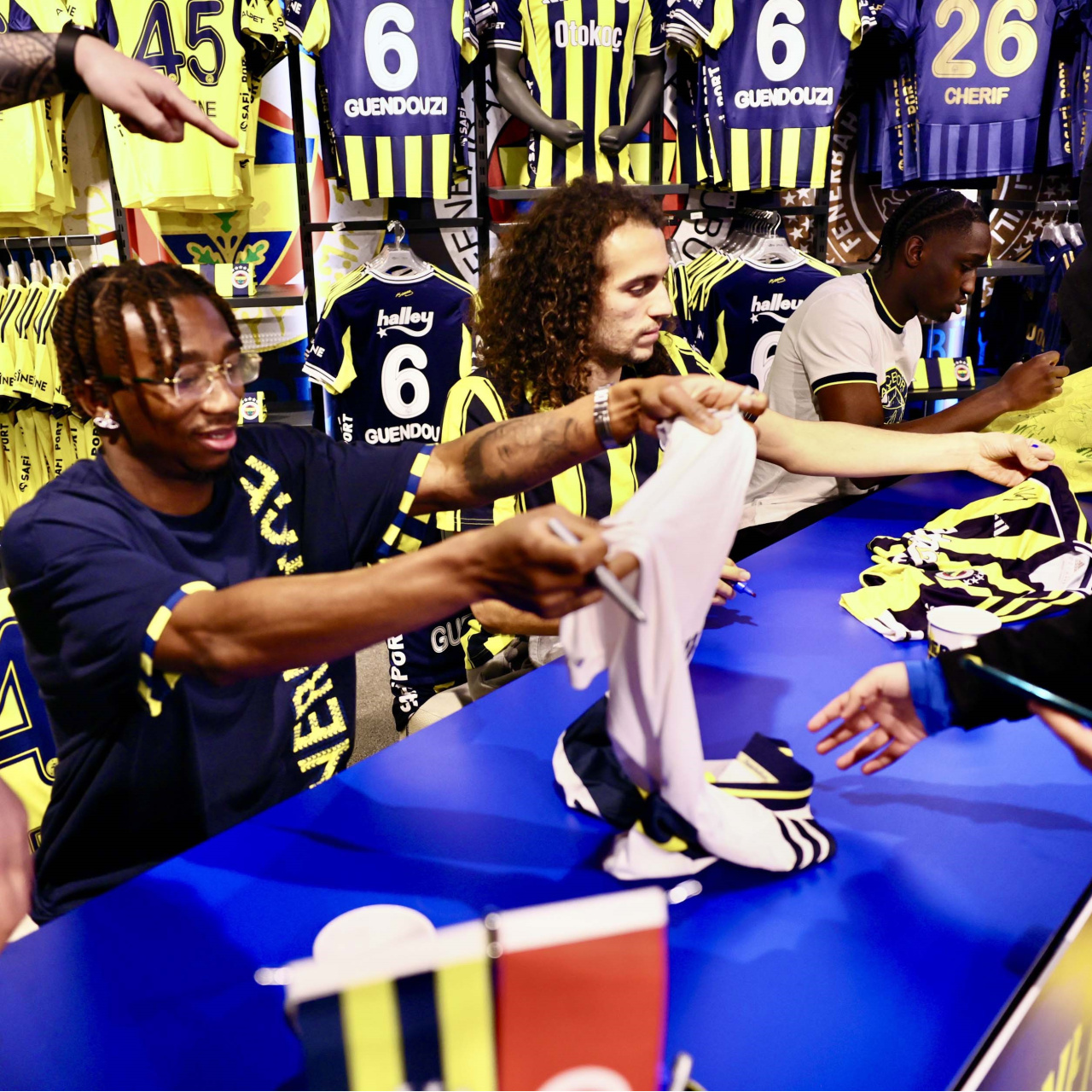 Guendouzi, Nene ve Cherif, taraftarlarla buluştu!