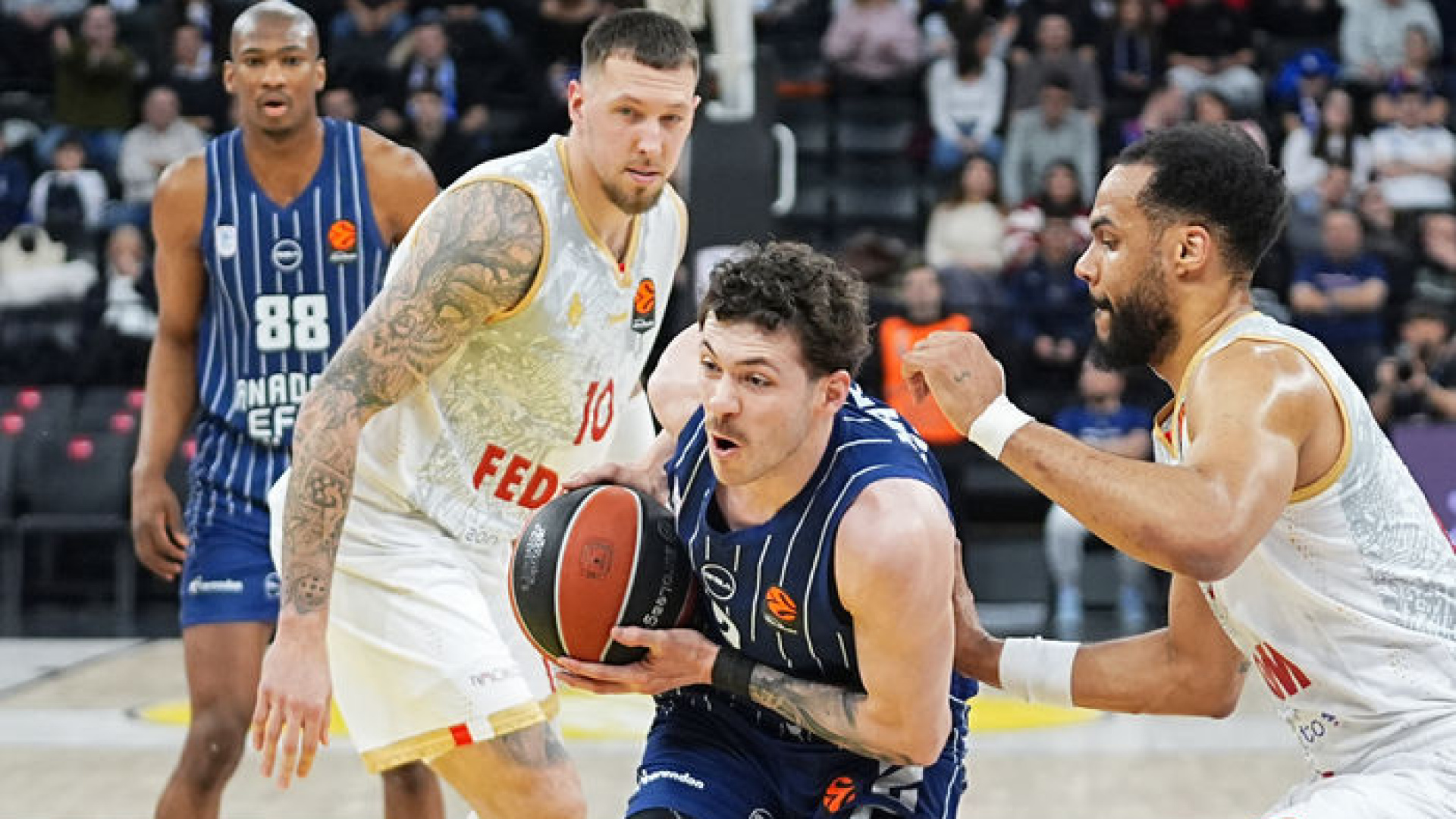EuroLeague'de Kritik Randevu: Barcelona - Anadolu Efes Maçı Saat Kaçta, Hangi Kanalda?