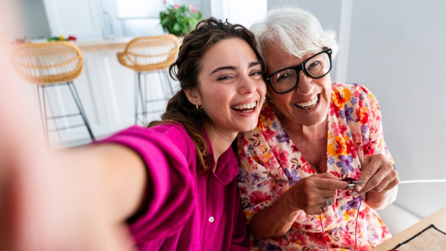 Yaşlanmanın aniden hızlandığı yaş hangisi?