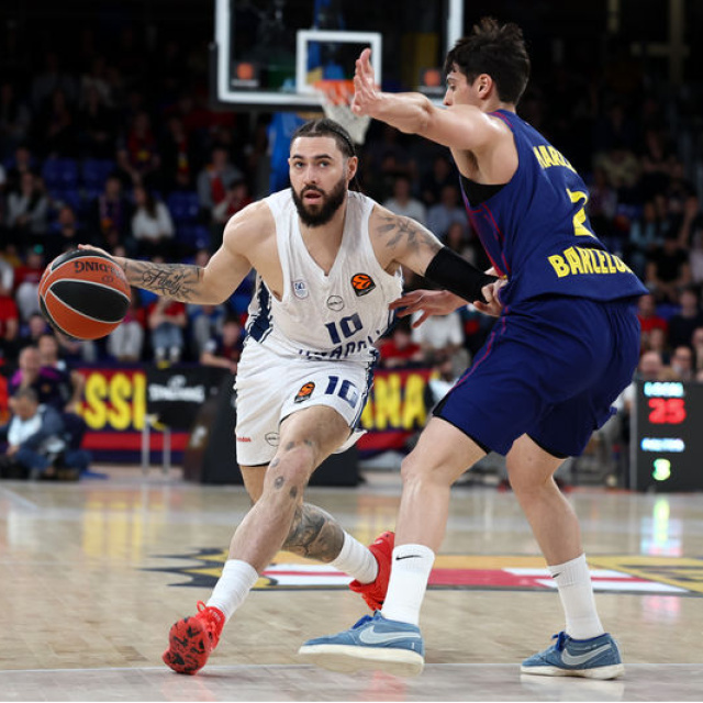 Anadolu Efes, Barcelona'ya diş geçiremedi!